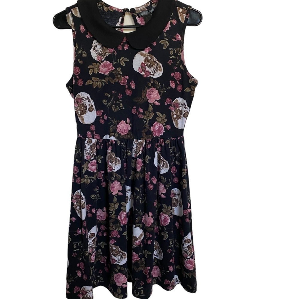 Sleeveless roses and skull print dress with Peter Pan collar size M